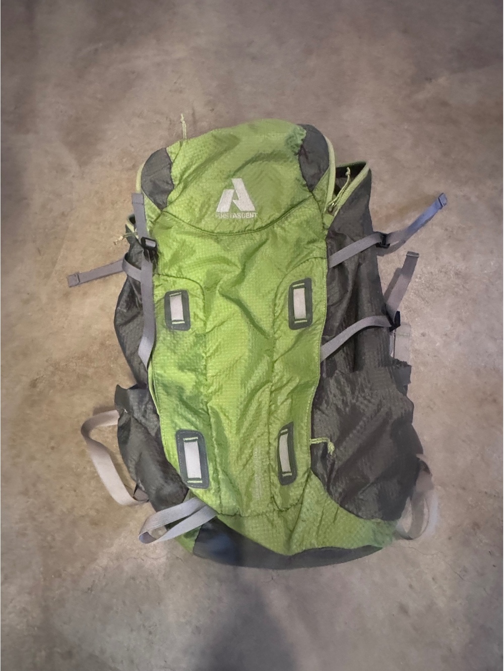 Eddie Bauer First Ascent Little Tahoma 30 Hiking Backpack 30L Green Gray Mountai